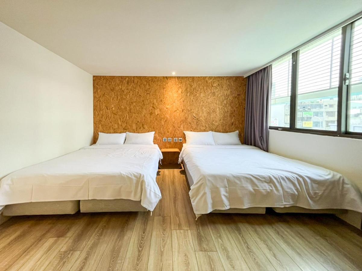 Light Hostel - Tainan Esterno foto