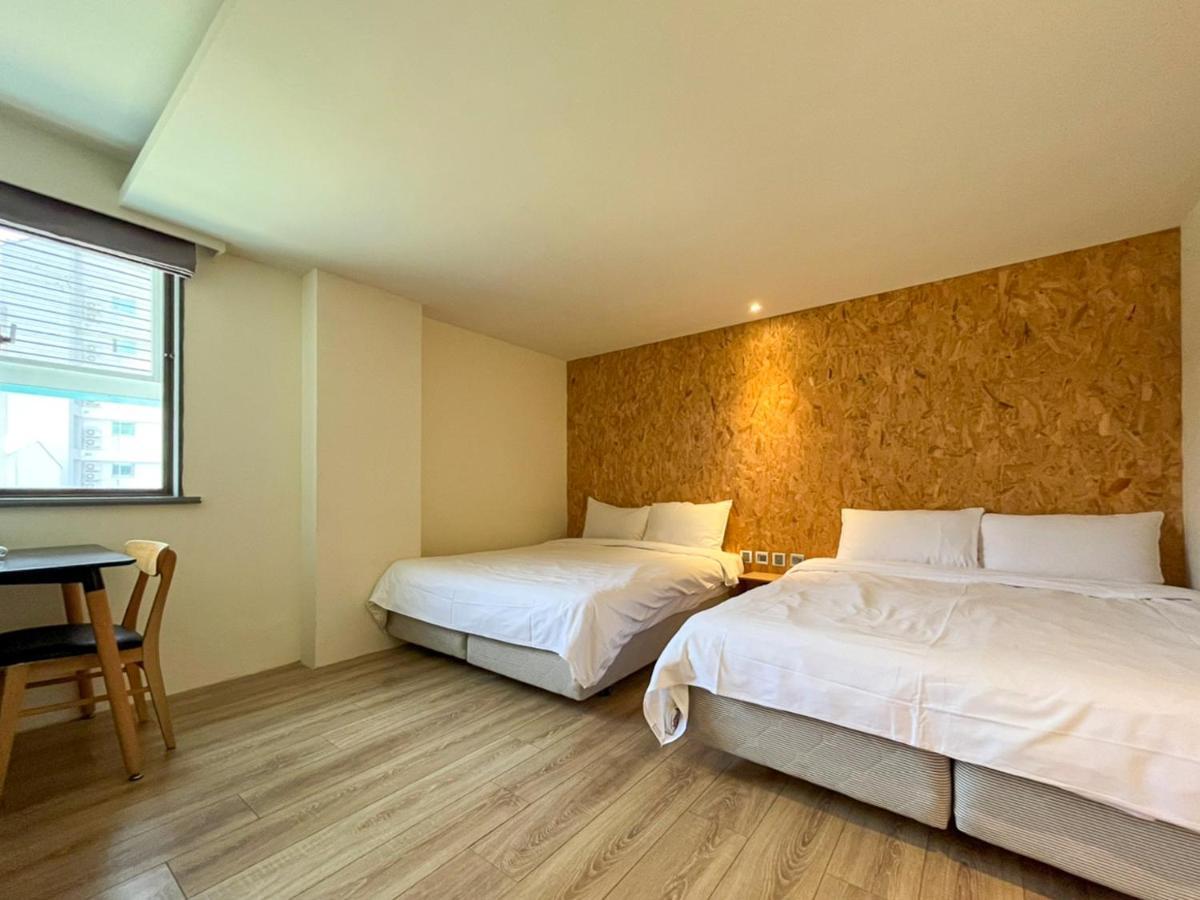 Light Hostel - Tainan Esterno foto