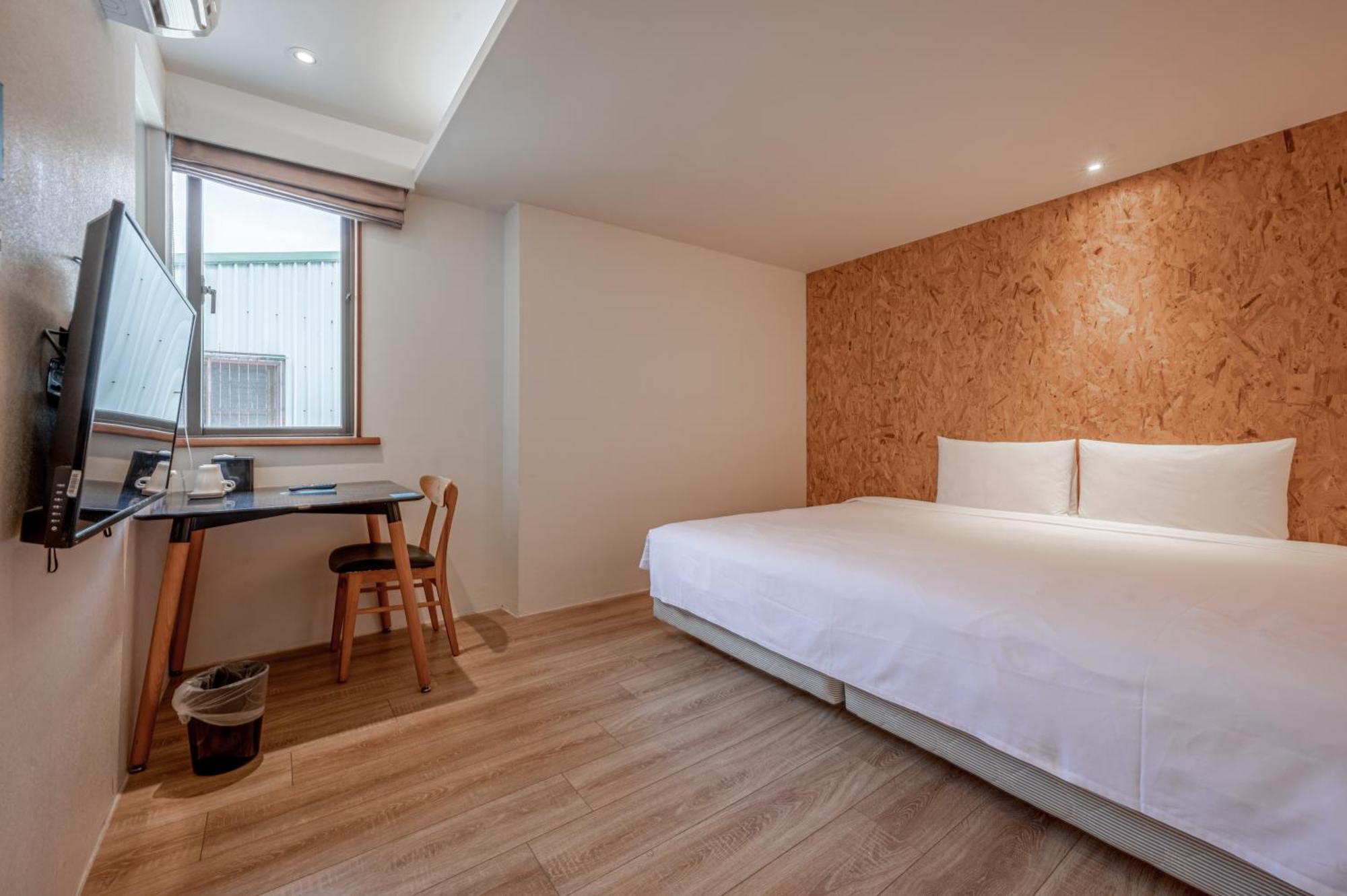 Light Hostel - Tainan Esterno foto