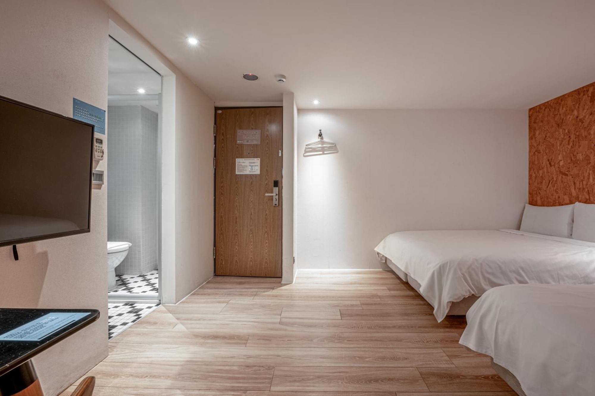 Light Hostel - Tainan Esterno foto