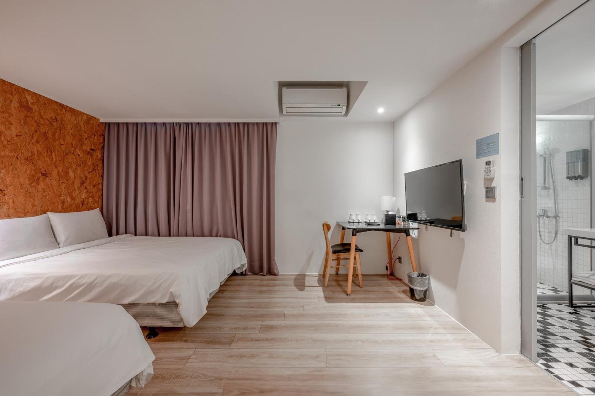Light Hostel - Tainan Esterno foto