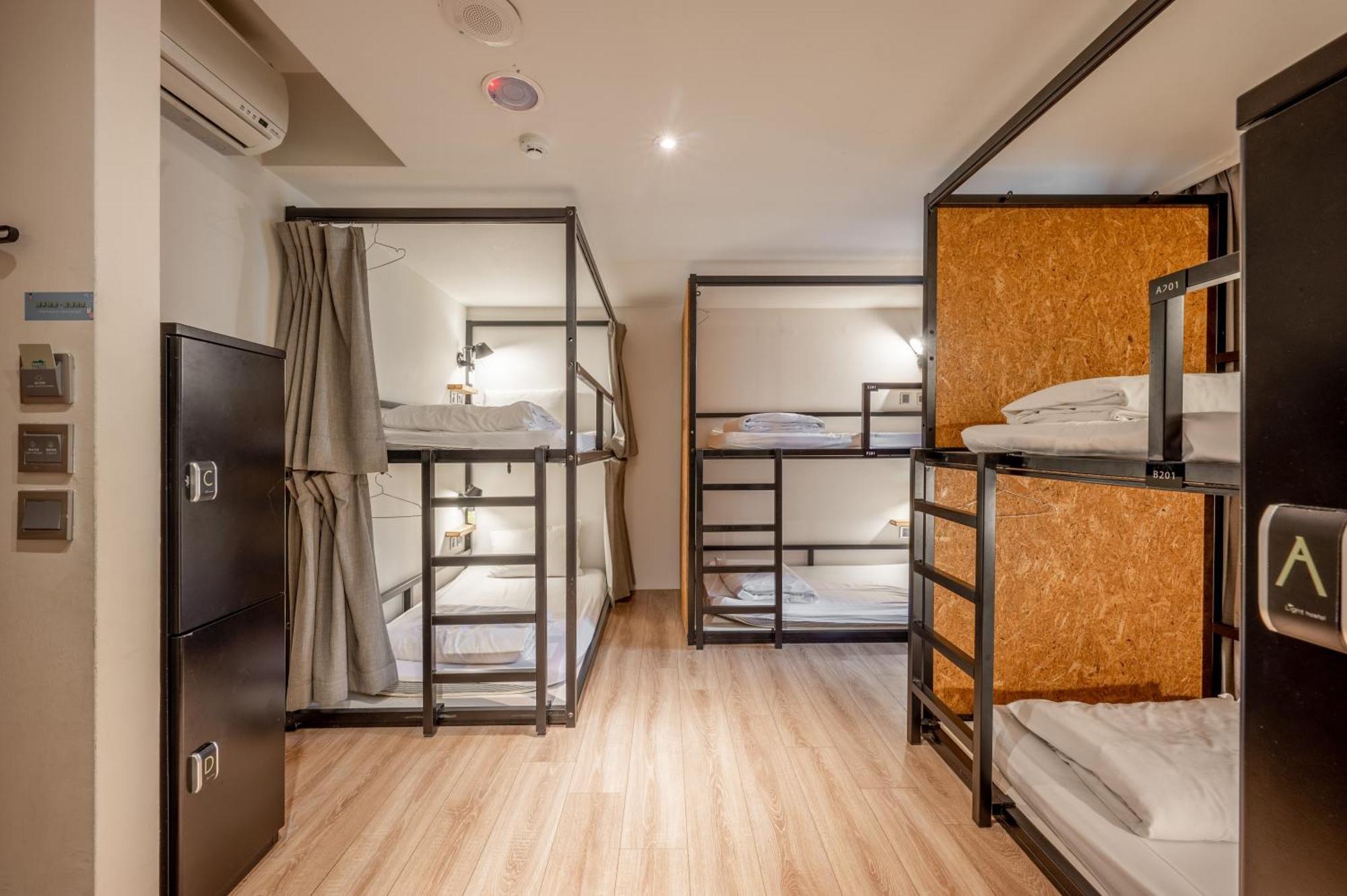 Light Hostel - Tainan Esterno foto