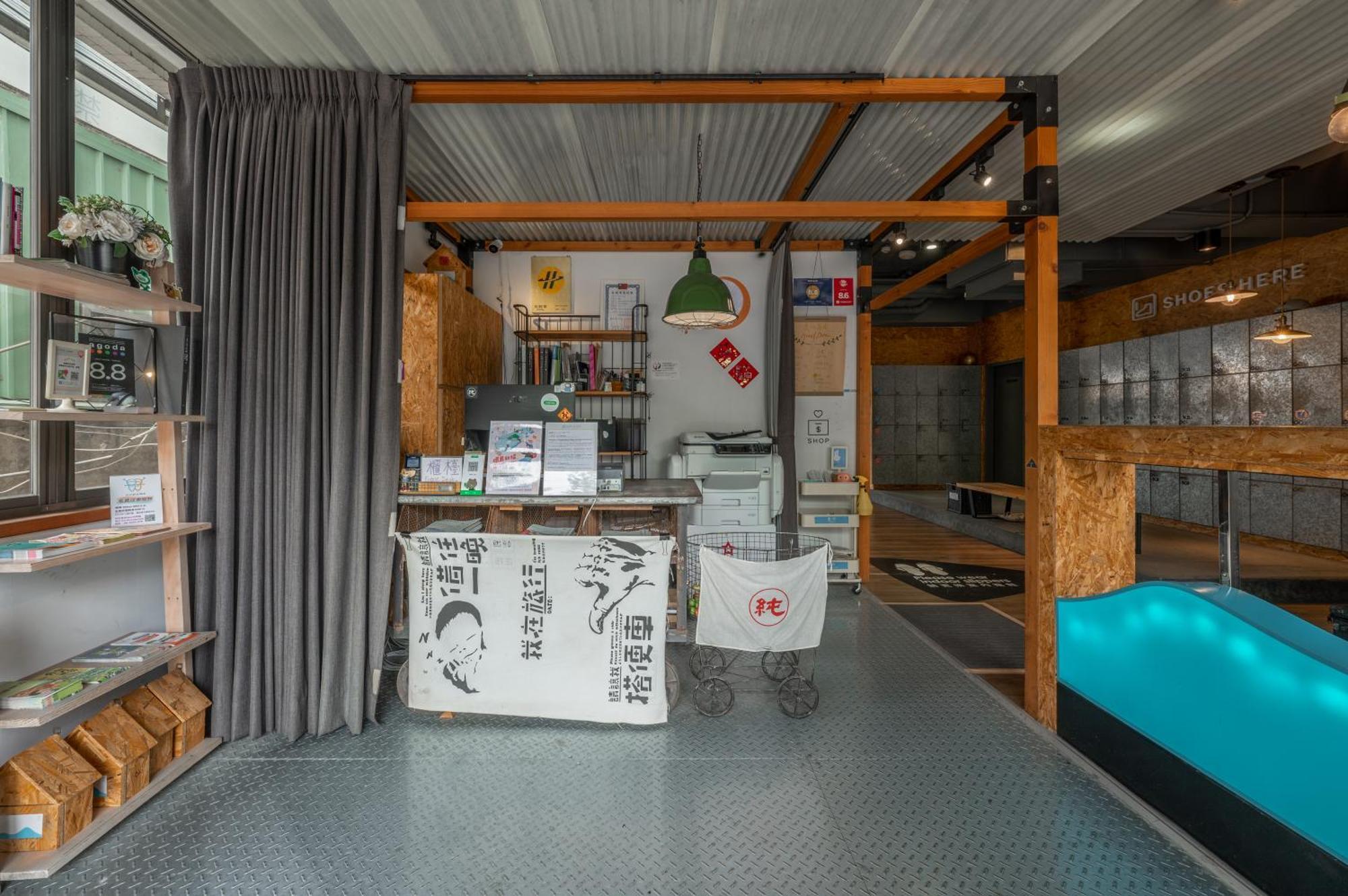 Light Hostel - Tainan Esterno foto