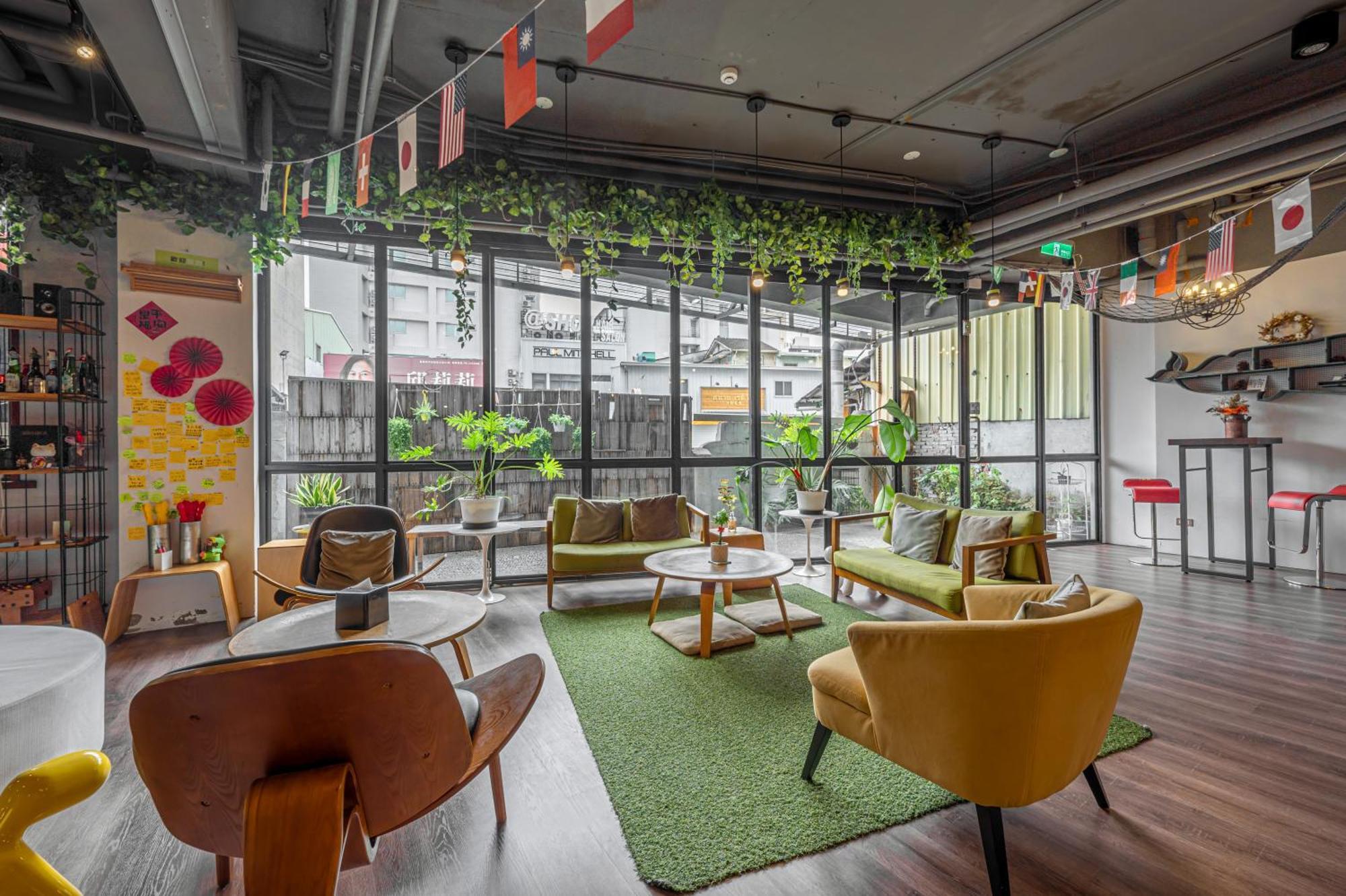 Light Hostel - Tainan Esterno foto