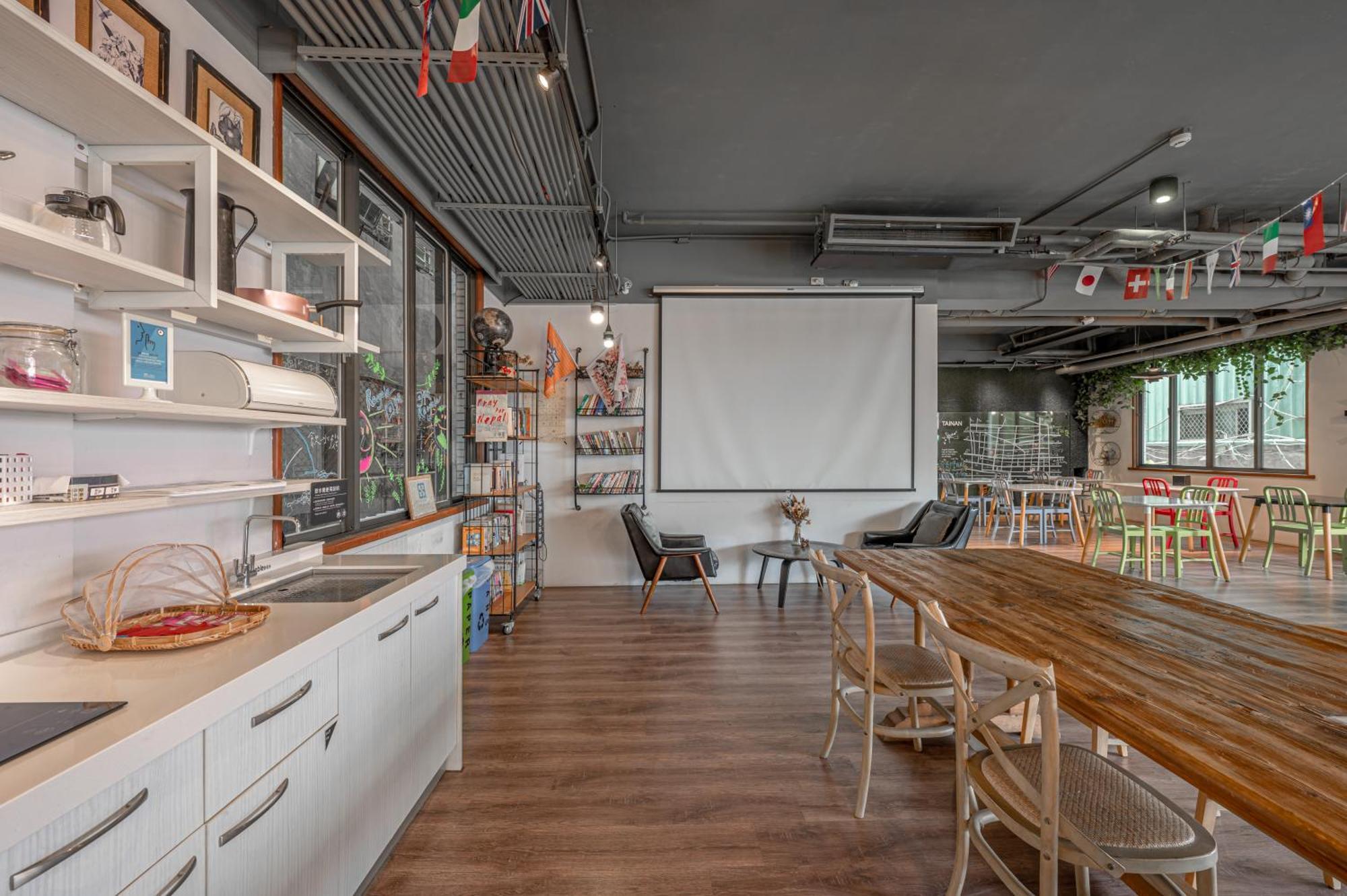 Light Hostel - Tainan Esterno foto