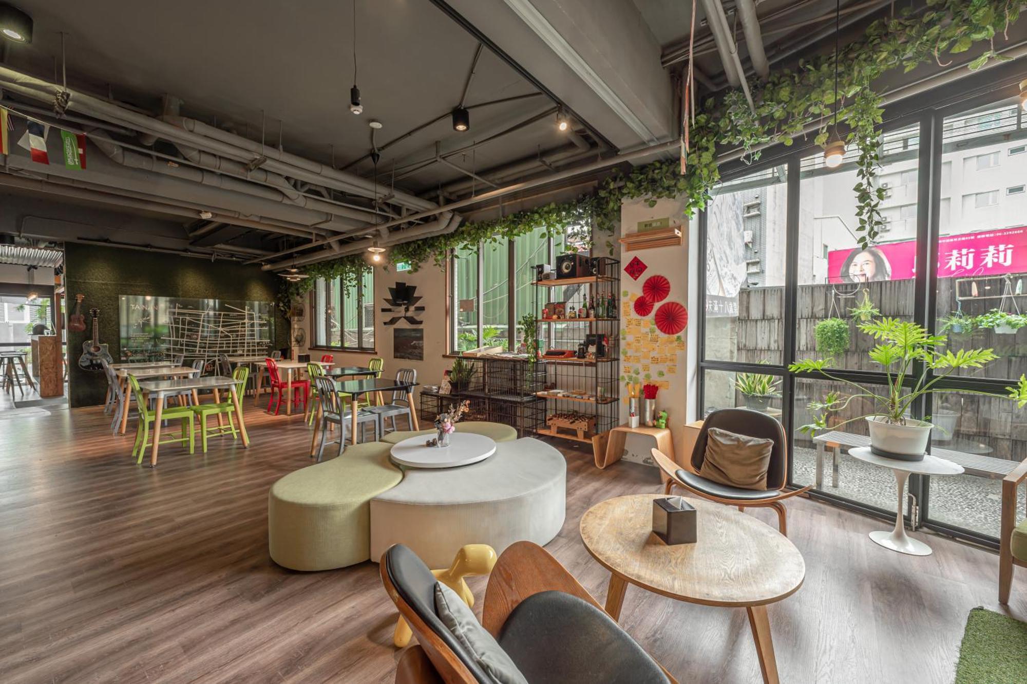 Light Hostel - Tainan Esterno foto