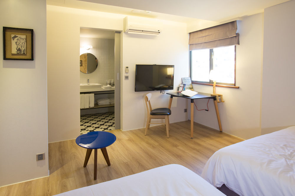 Light Hostel - Tainan Esterno foto