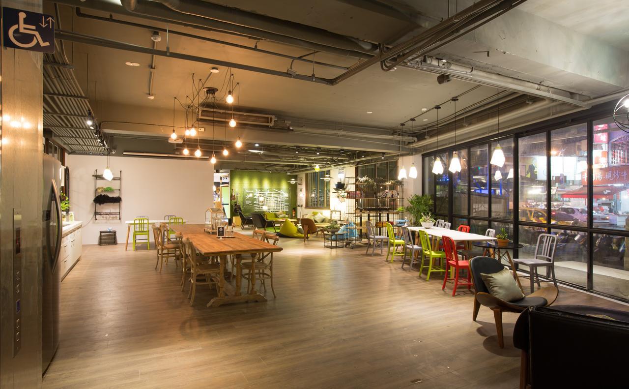 Light Hostel - Tainan Esterno foto