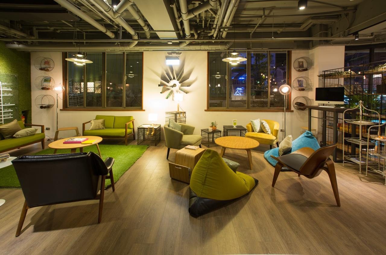 Light Hostel - Tainan Esterno foto
